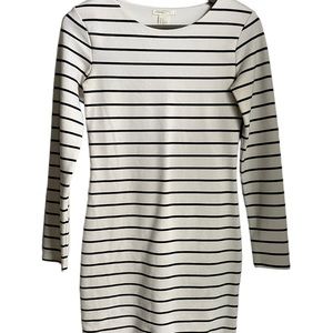 Black & white short dress or long shirt w/leggings